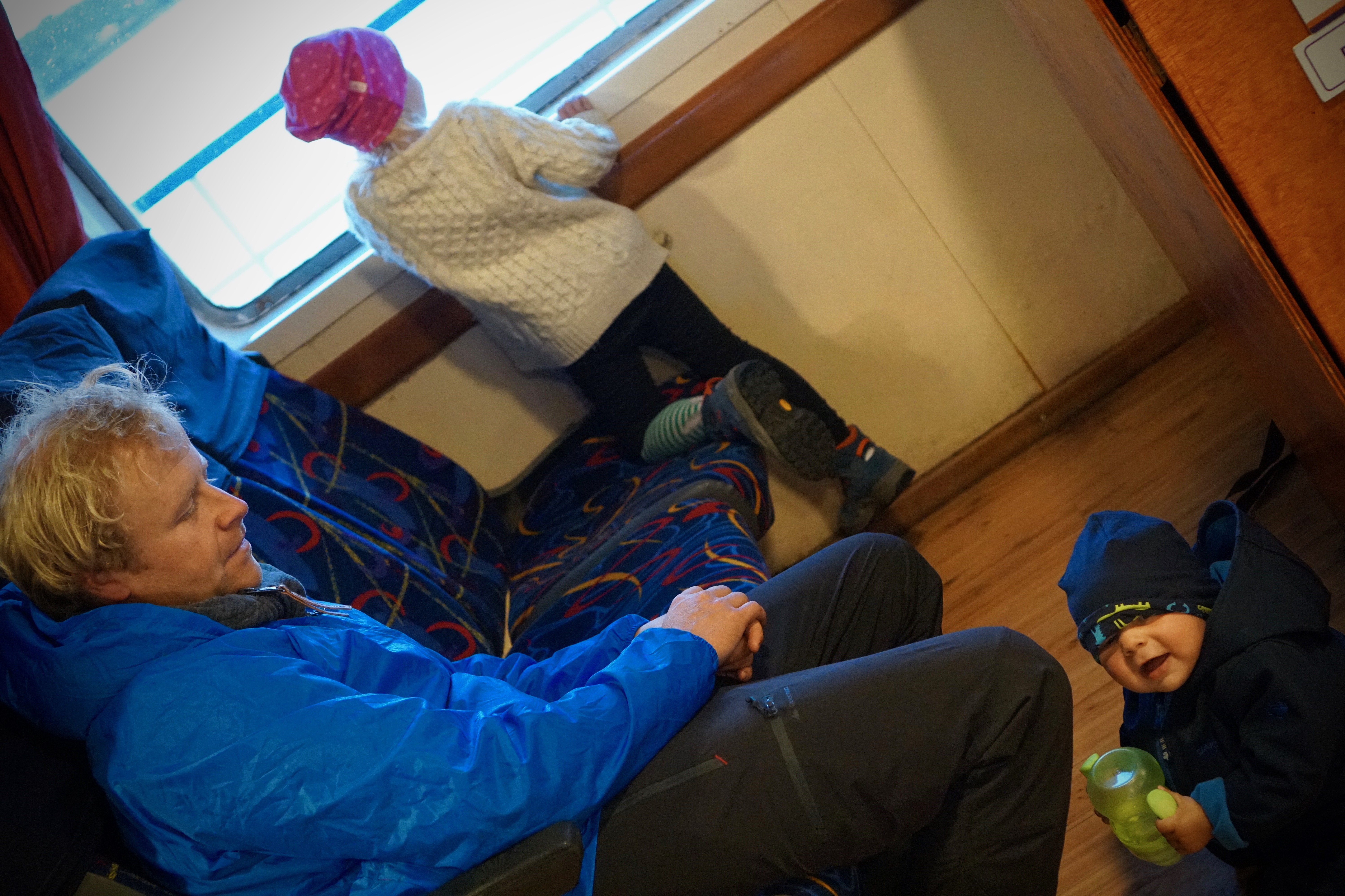 Martin und die Kids machen es sich gemütlich