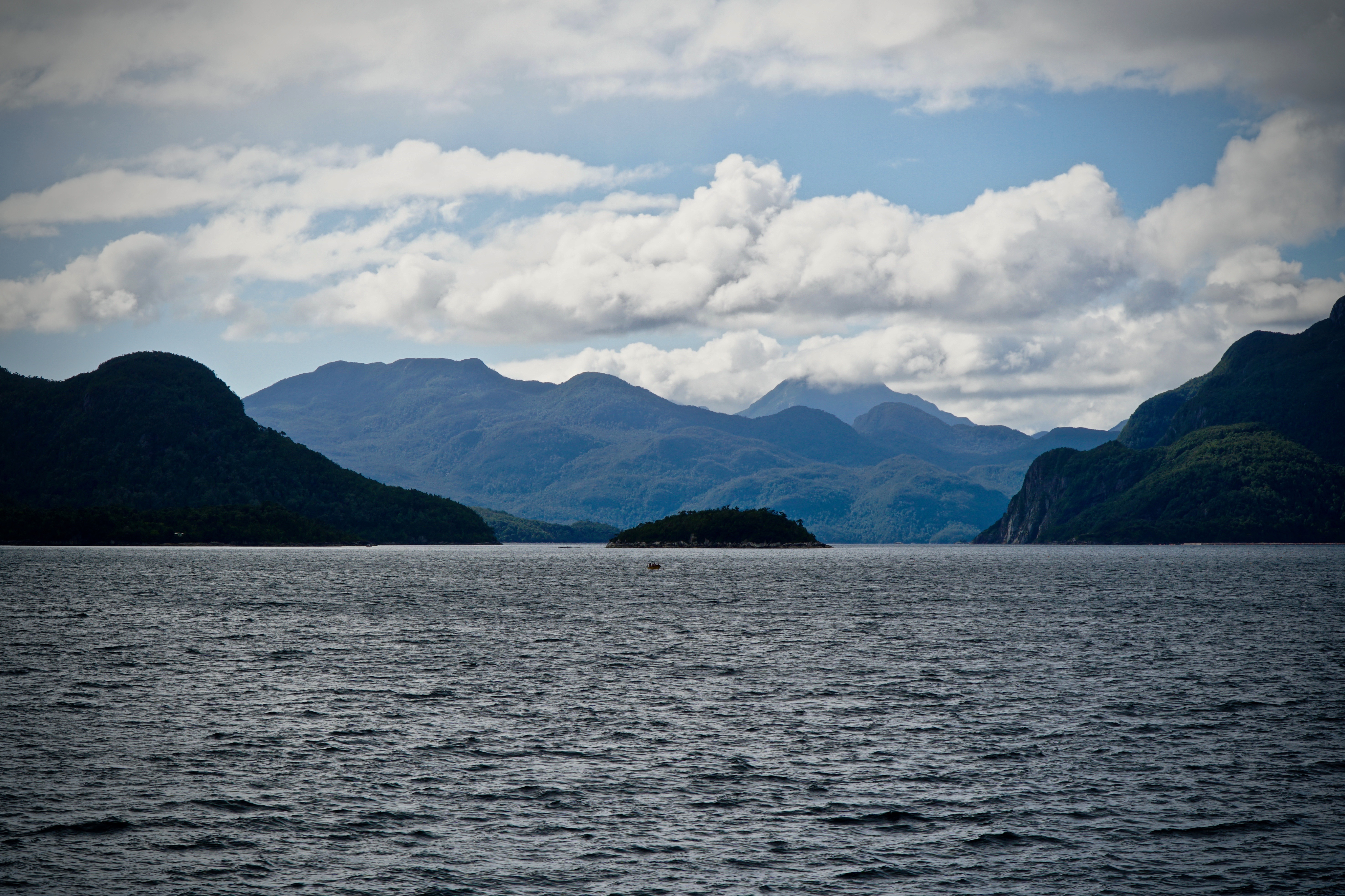 Das Festland kommt näher und die Landschaft wird grüner