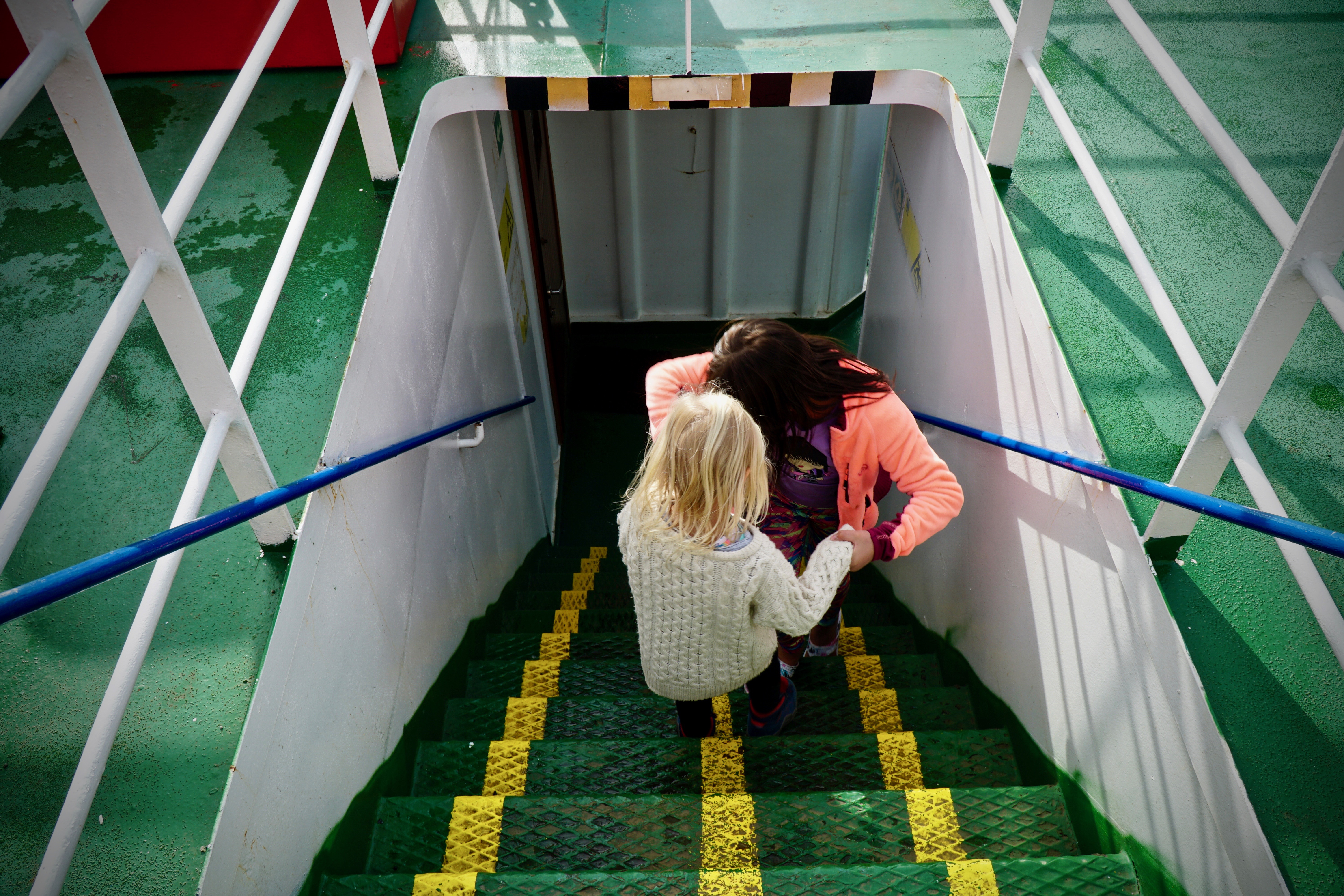 Anais und Leonie machen das Deck unsicher